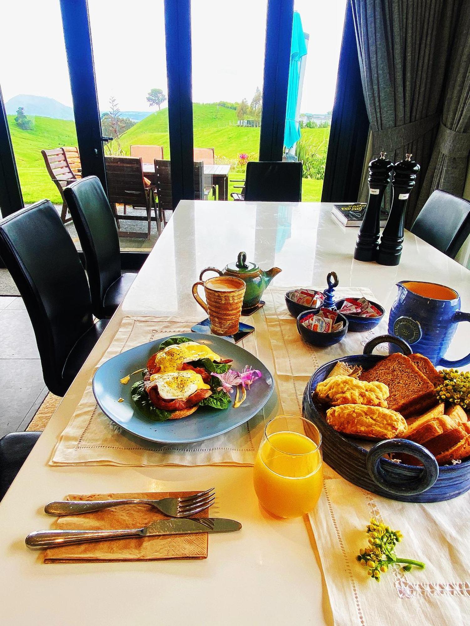 Hilltop Whakaipo Estate 5*